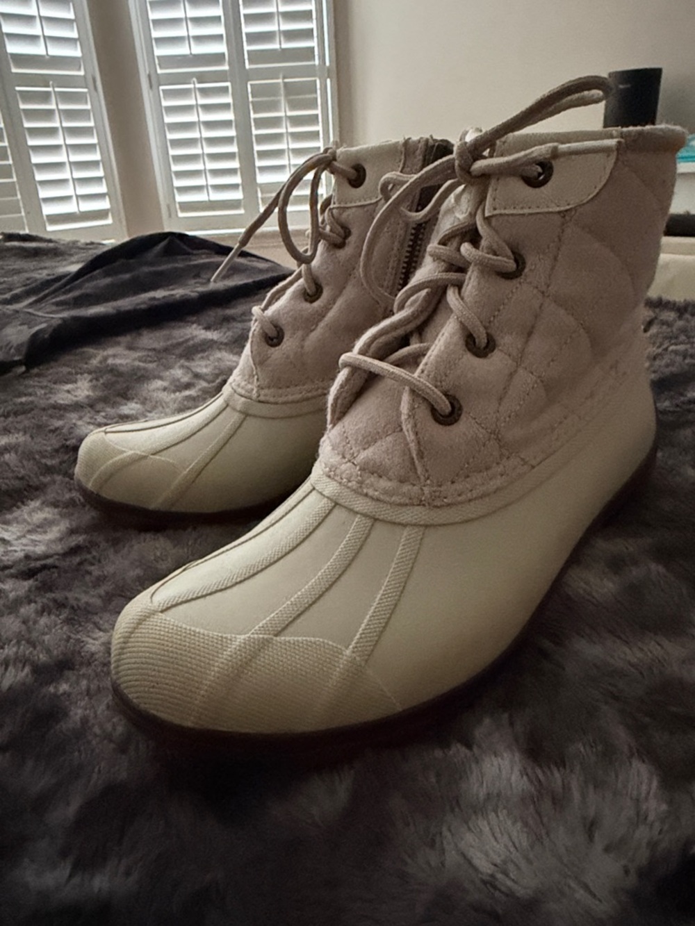 Sperrys 
Quilted Lace-Up Winter Duck Boots in Cream